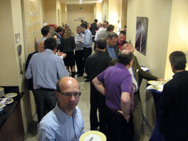 Gespräche in der Pause im Hotelflur