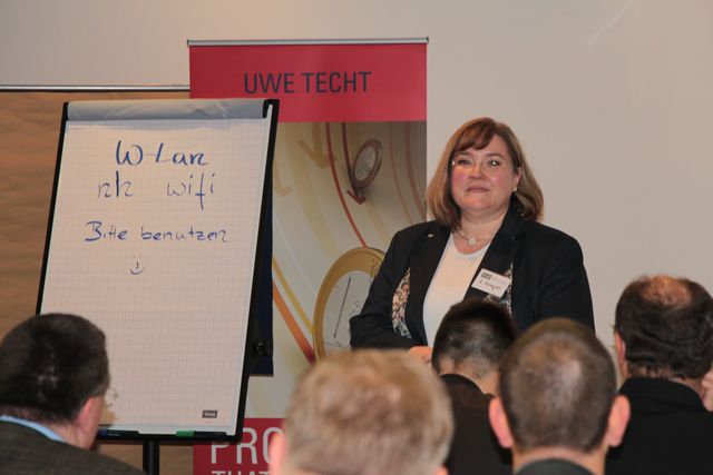 Moderation am Flipchart im Vortragssaal